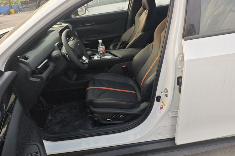 长安UNI-V 2024款 1.5T 尊贵型中控内饰19