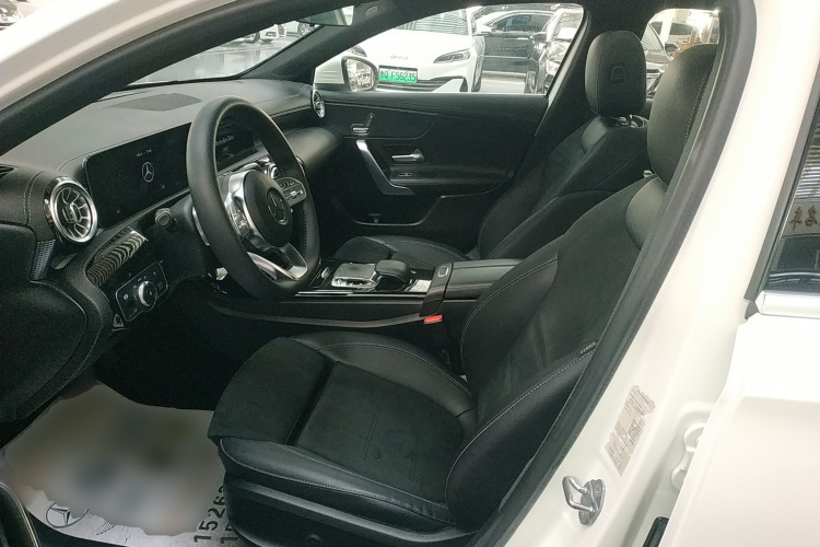 奔驰A级 2020款 A 200 L 运动轿车中控内饰19