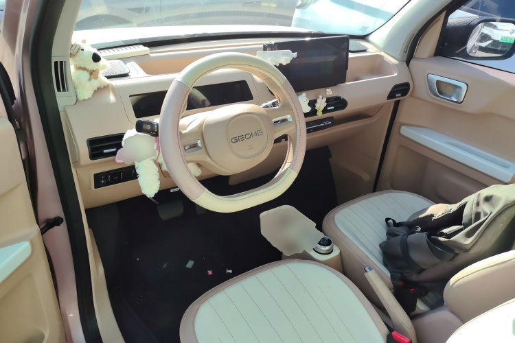 吉利银河 2023款 熊猫mini 200km 耐力熊中控内饰12