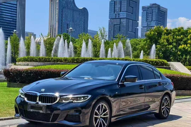 宝马3系 2021款 改款 320Li M运动套装车身外观1