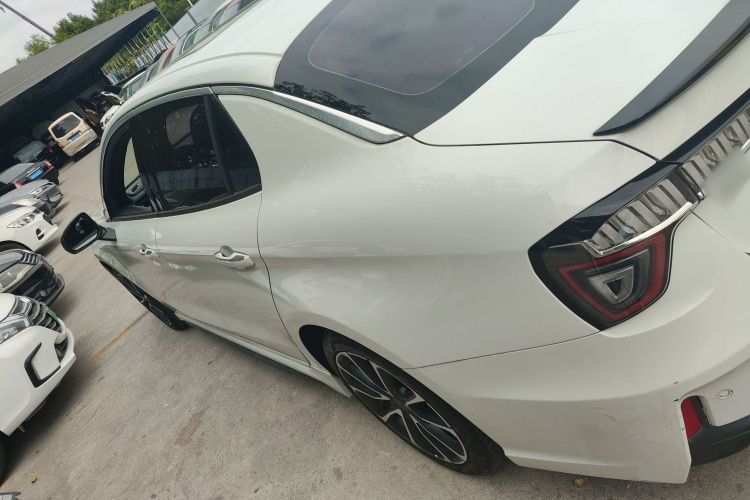 领克03 2020款 2.0TD 自动劲版车身外观4