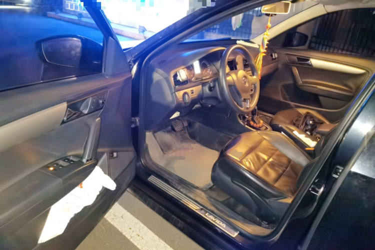 大众 朗逸 2013款 改款经典 1.6L 自动舒适版中控内饰20