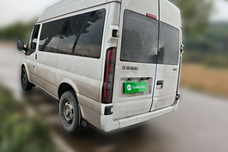 江铃福顺 2023款 2.0T 手动短轴中顶商运型多功能乘用车5座车身外观5