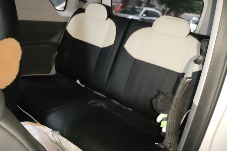 吉利银河 2024款 熊猫mini 200km 耐力熊中控内饰7004