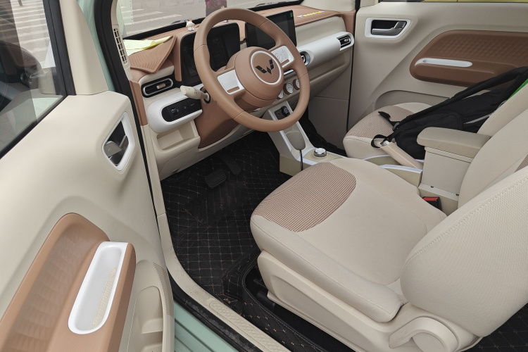 五菱汽车 宏光MINIEV 2024款 第三代 215km 进阶版中控内饰7003