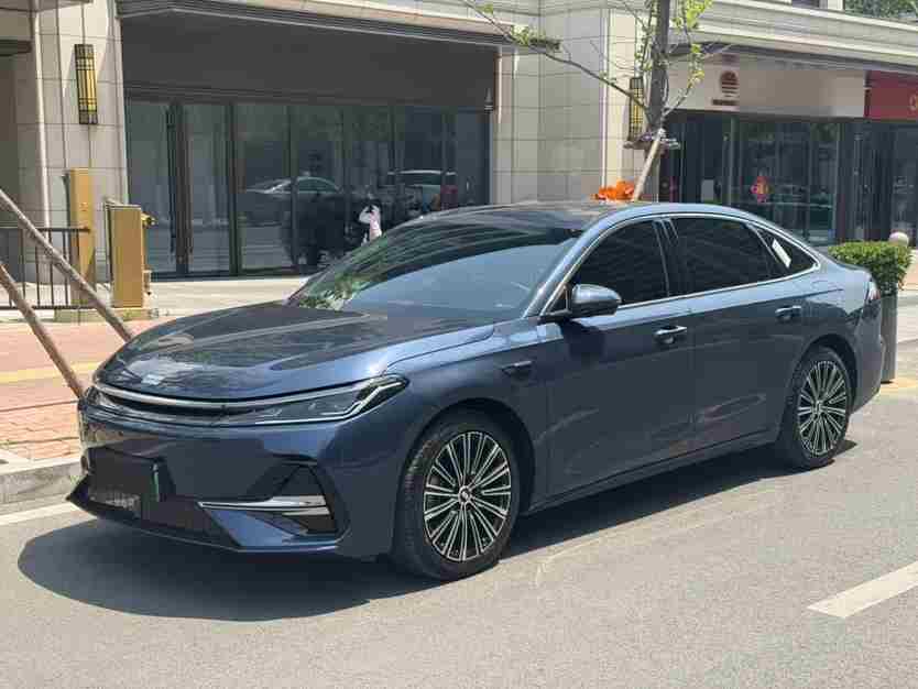 青岛二手吉利银河A7 2025年款，行情跳水背后的捡漏真相