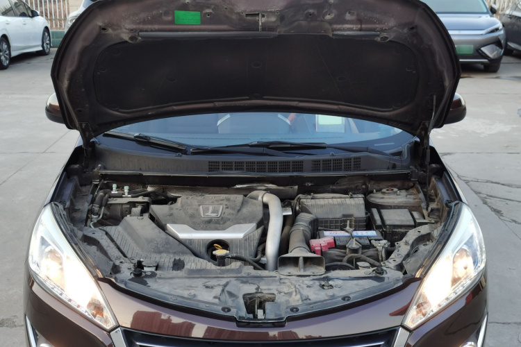 纳智捷 优6 SUV 2015款 1.8T 时尚升级型机舱底盘24