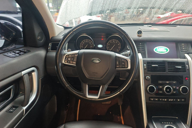 路虎 发现神行 2018款 240PS SE版中控内饰13