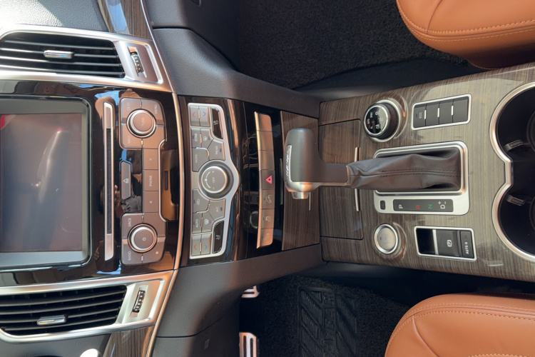 哈弗H9 2015款 2.0T 四驱豪华型 7座中控内饰7004