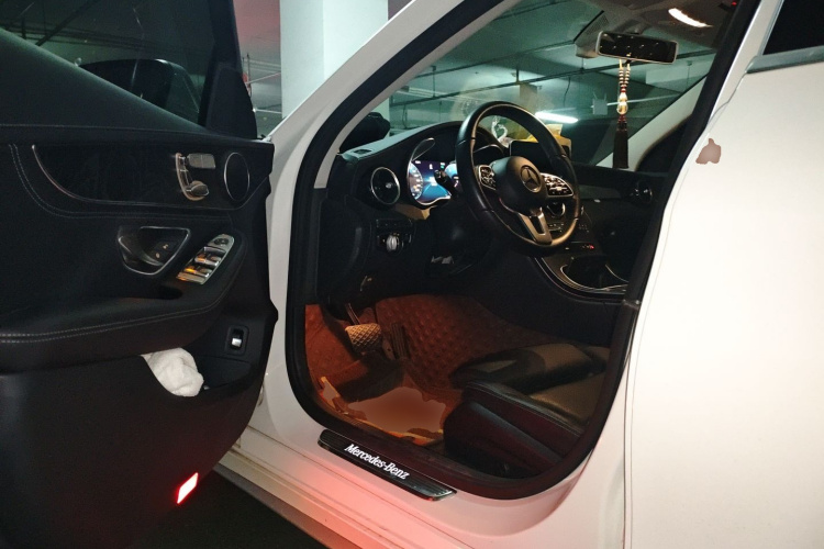 奔驰C级 2019款 改款 C 260 L 运动版中控内饰7003