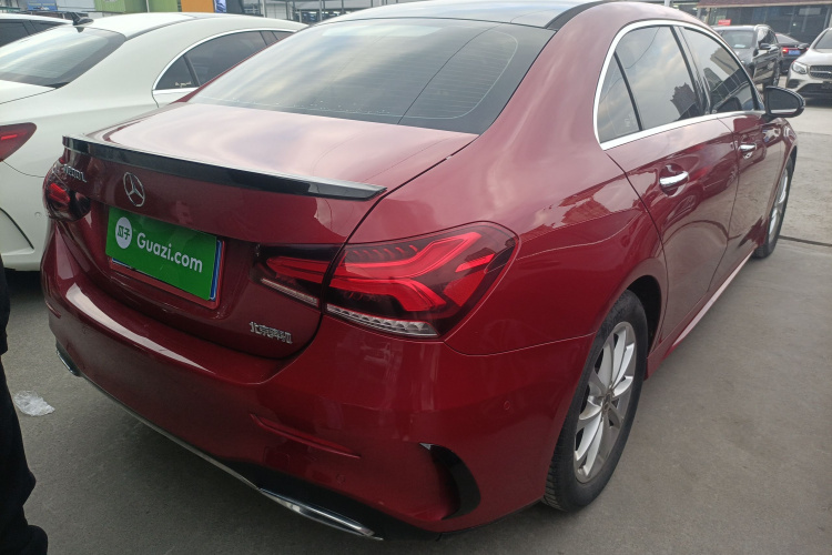 奔驰A级 2021款 A 200 L 运动轿车动感型车身外观7
