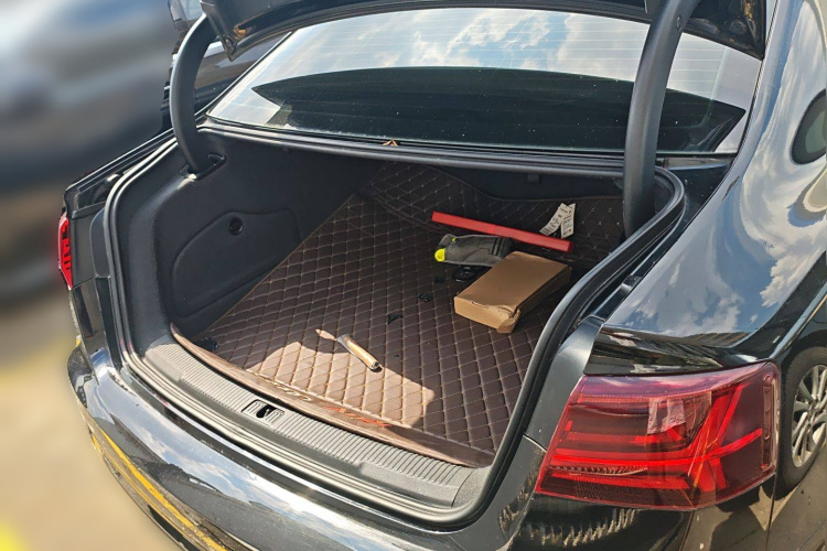 奥迪A6L 2018款 30周年年型 TFSI 进取型局部细节23