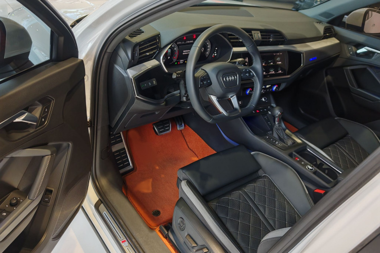 奥迪Q3 2025款 quattro 45周年典藏版 35TFSI 时尚动感型中控内饰7002