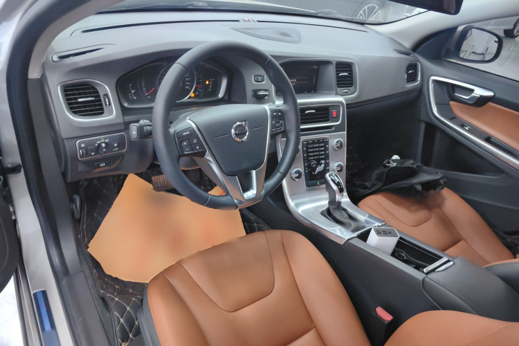 沃尔沃S60 2019款 S60L T3 智进版中控内饰12