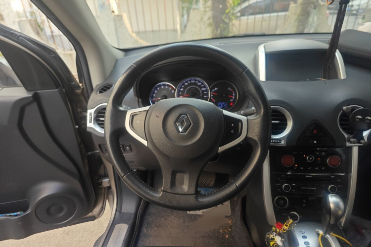 雷诺 科雷傲(进口) 2014款 改款 2.0L 两驱标准版中控内饰13