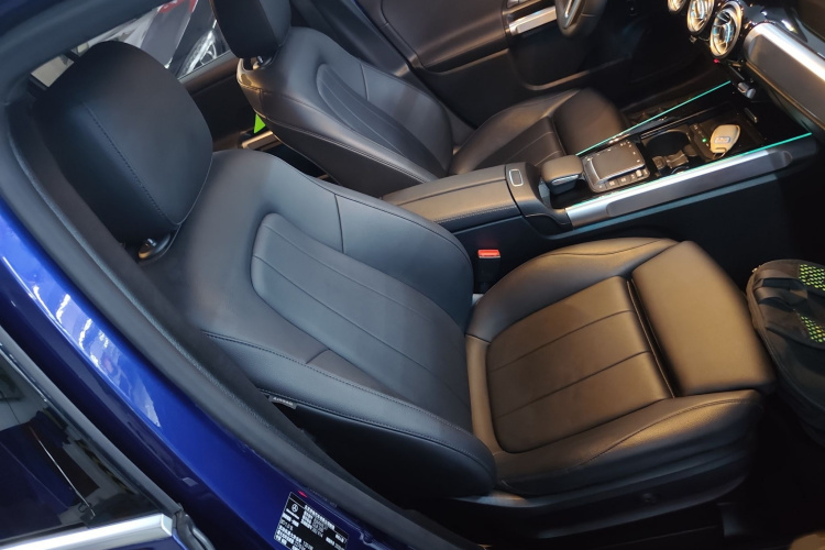 奔驰GLB 2021款 GLB 200 时尚型局部细节41