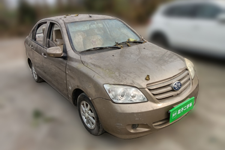 一汽 夏利N5 2014款 1.0L 手动舒适型车身外观3