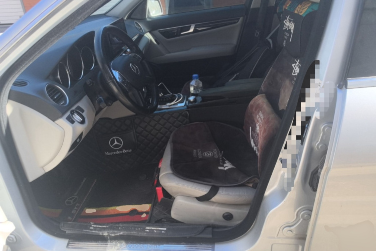 奔驰C级 2011款 C 200 CGI 时尚型中控内饰19