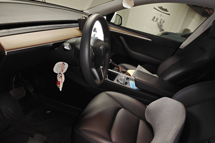 特斯拉 Model Y 2021款 长续航全轮驱动版局部细节19