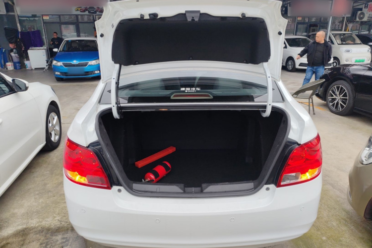 雪佛兰 2015款 赛欧3 1.5L 手动理想天窗版机舱底盘23