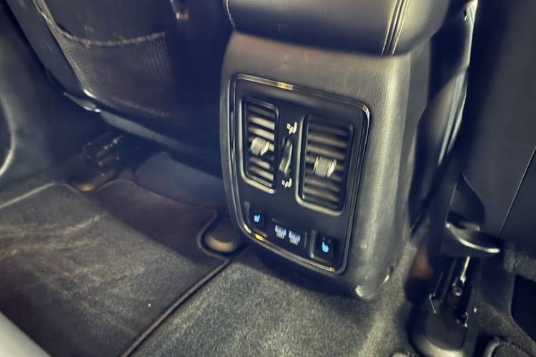 Jeep 大切诺基(进口) 2014款 3.0TD 柴油 舒享导航版中控内饰7001