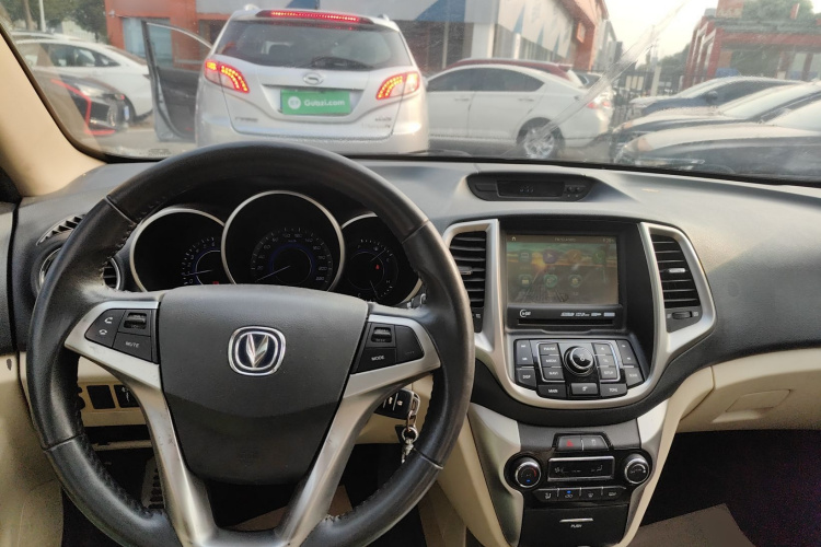 长安 逸动 2015款 1.6L 自动豪华型中控内饰12