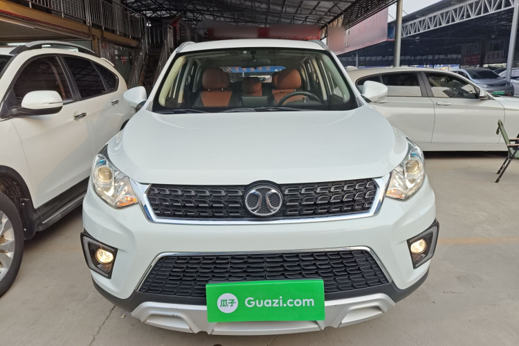 北京汽车 绅宝X35 2016款 1.5L 自动豪华版车身外观2