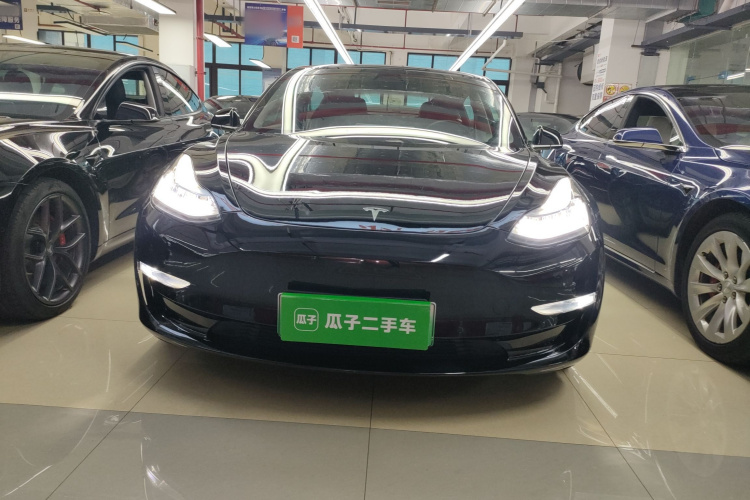 特斯拉 Model 3 2020款 改款 长续航后轮驱动版车身外观2