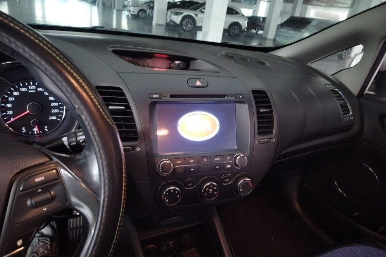 起亚K3 2016款 1.6L 手动GLS中控内饰7002