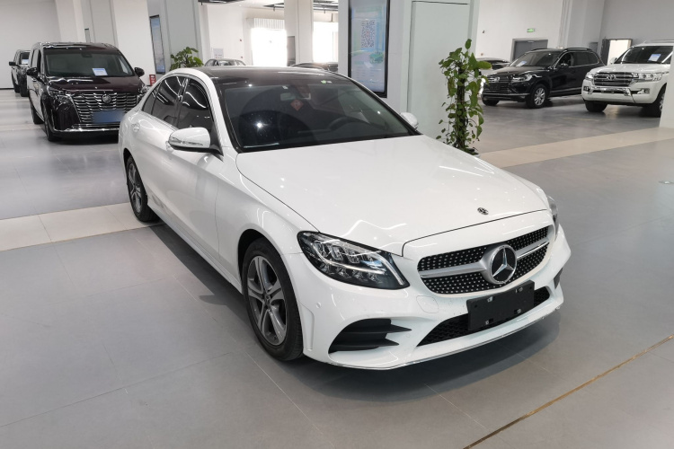 奔驰C级 2020款 C 260 L 运动版车身外观3