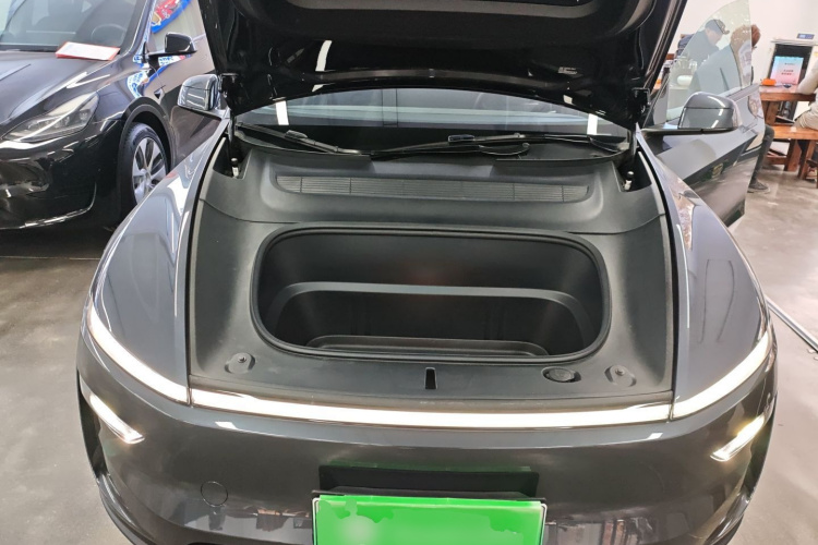 特斯拉 Model Y 2025款 长续航全轮驱动 首发版机舱底盘24