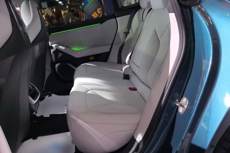 小鹏P7 2025款 702 长续航 Ultra中控内饰7004