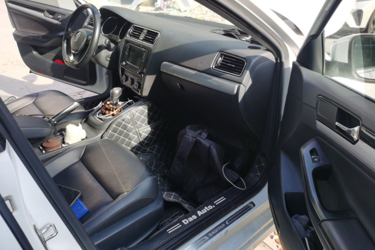大众 速腾 2015款 1.6L 自动舒适型局部细节9005