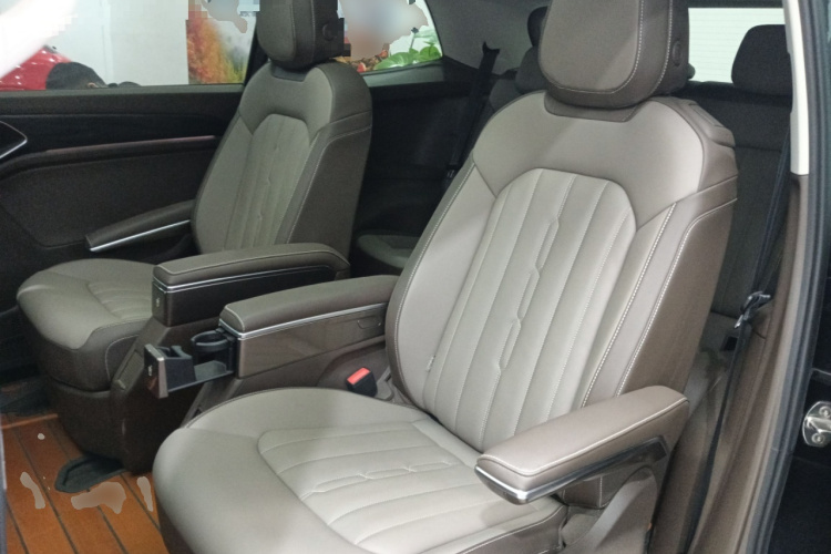 大众 威然 2024款 380TSI 尊驰版中控内饰21