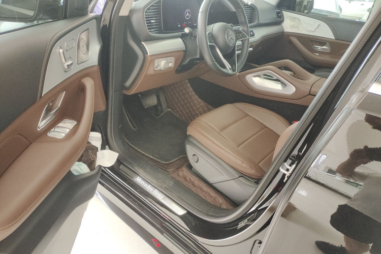 奔驰GLE 2024款 GLE 350 4MATIC 动感型中控内饰7002