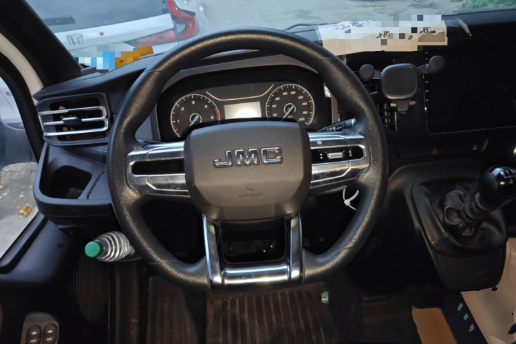 江铃福顺 2023款 2.0T 手动短轴中顶商运型多功能乘用车5座中控内饰13