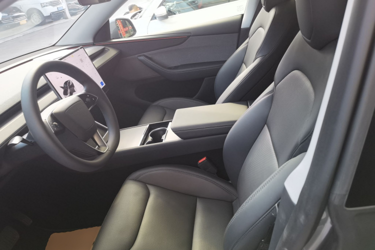 特斯拉 Model Y 2025款 后轮驱动 首发版中控内饰19