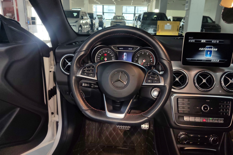 奔驰CLA 2018款 CLA 220 4MATIC中控内饰13