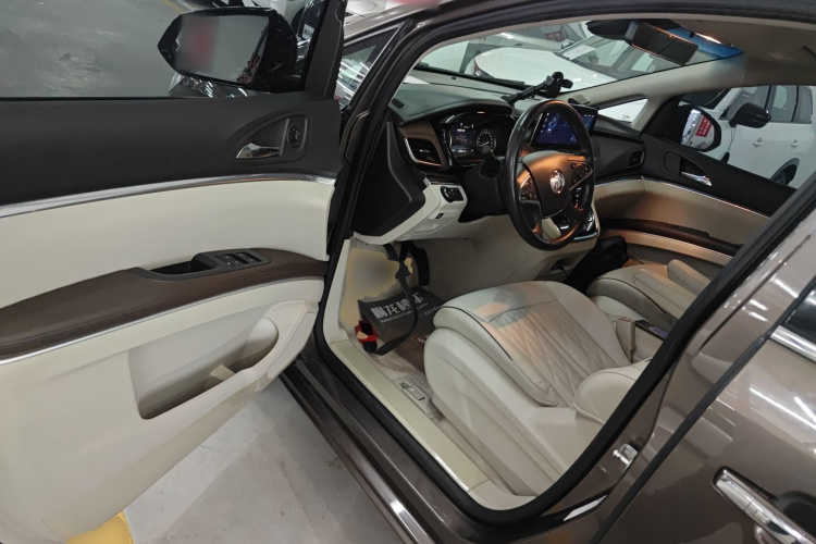 别克GL8 2022款 陆上公务舱 652T 智慧豪华型中控内饰7003