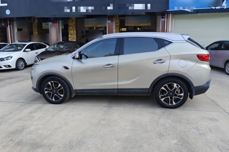东南DX7 2015款 1.5T 自动豪华型车身外观4