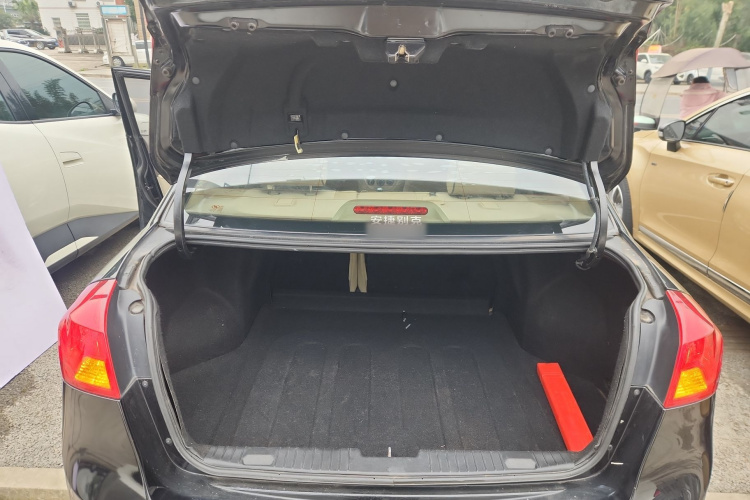 别克 凯越 2015款 1.5L 手动经典型机舱底盘23