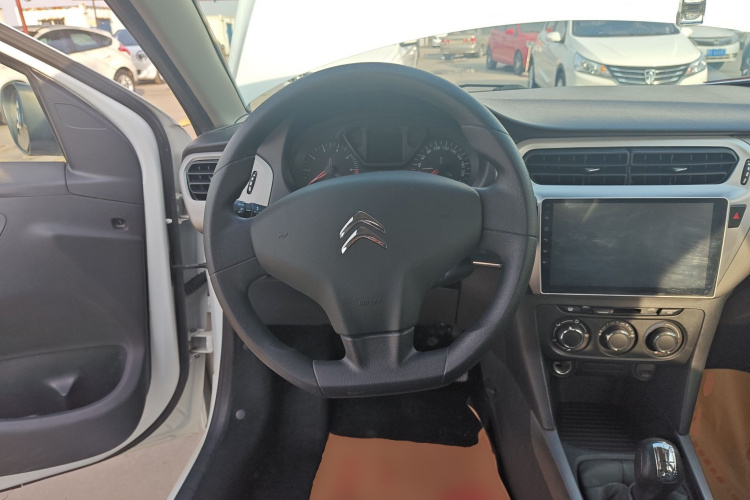 雪铁龙 爱丽舍 2017款 1.6L 手动时尚型中控内饰13