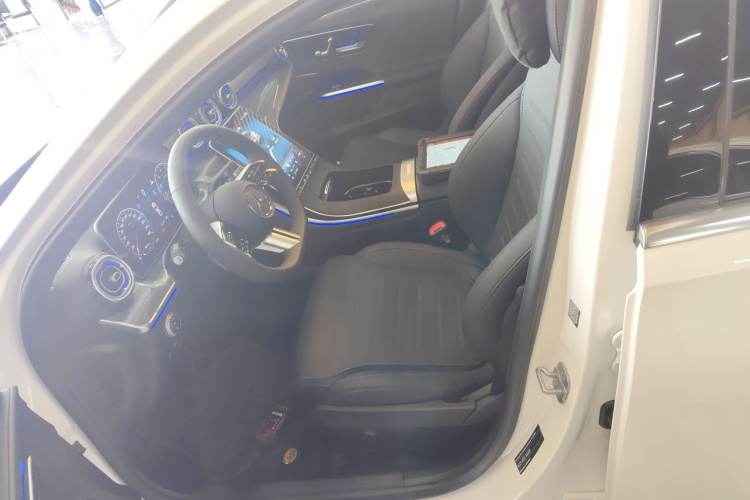 奔驰C级 2025款 C 260 L 运动版中控内饰19