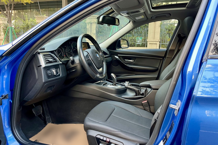 宝马3系 2017款 320Li M运动型中控内饰7001