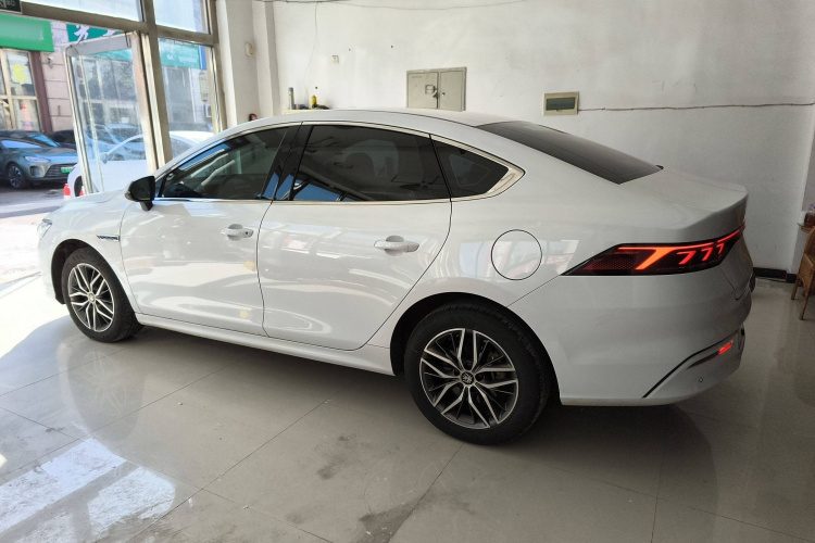 比亚迪 秦PLUS 2023款 冠军版 DM-i 120KM领先型车身外观4