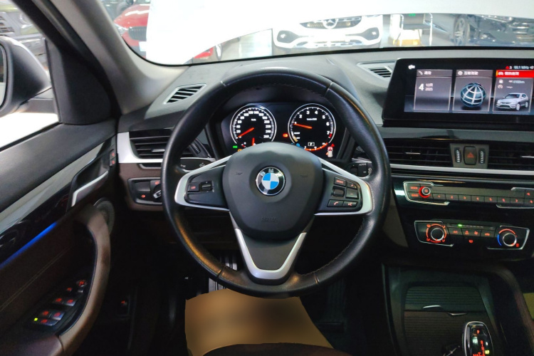 宝马X1 2022款 sDrive20Li 时尚型中控内饰13