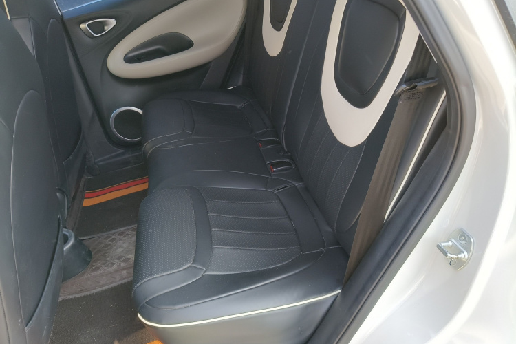 五菱汽车 五菱缤果 2023款 333km 快享款中控内饰21