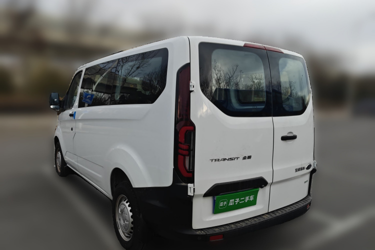 福特 全顺 2023款 2.0T汽油自动多功能商用车短轴低顶5/6座车身外观5