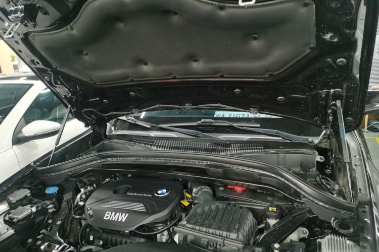 宝马X1 2018款 sDrive18Li 尊享型机舱底盘24