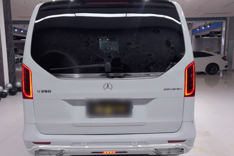 奔驰V级 2018款 V 260 尊贵版 国VI车身外观6